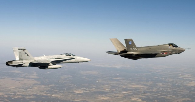 Ameriška lovca F-18 in F-35