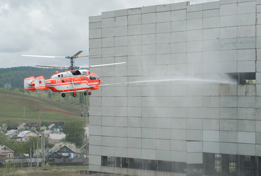 Gašenje požarov v stavbah s helikopterjem Ka-32