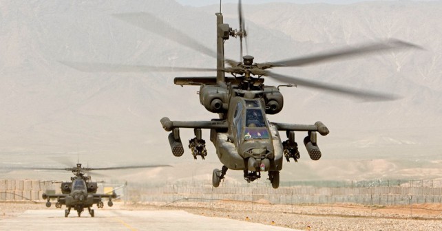 nizozmski-helikopter-AH-64-apache-v-Maliju-
