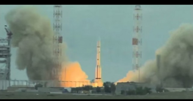 ruska-raketa-proton-M-z-mehiskim-satelitom-MexSat-1