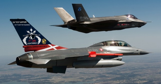 Danski lovec F-16 in F-35