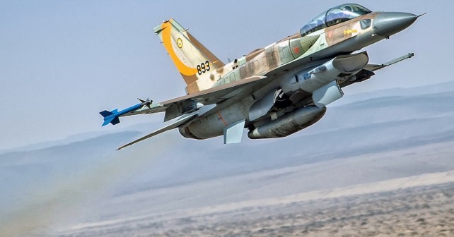 Lovec F-16 barak