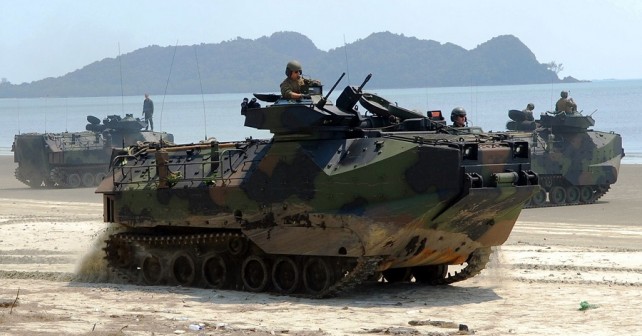 Amfibijsko oklepno vozilo AAV-7