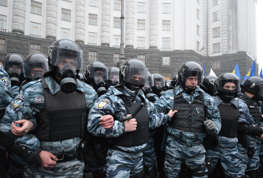 Pripadniki specialne policijske enote berkut med protesti v Ukrajini