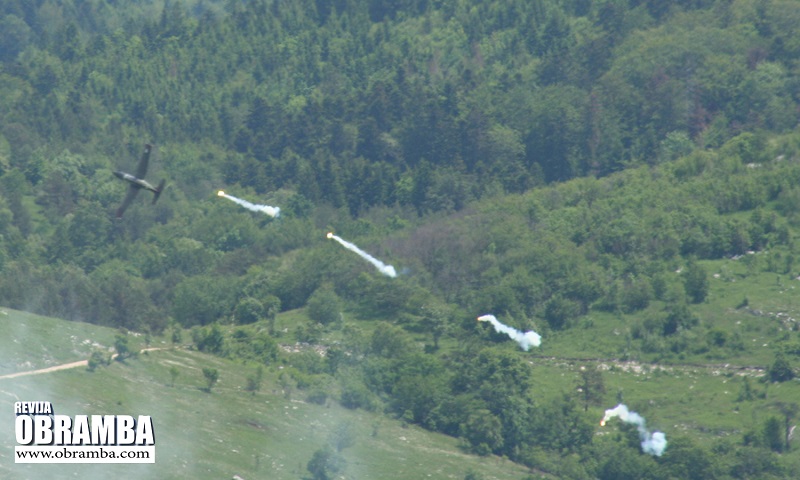 Letalo Pilatus PC-9M hudournik - Slovenska vojska Premik 2013