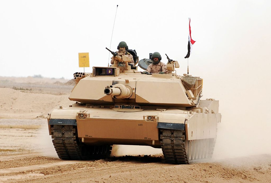 Танк m1 abrams. Танк абрамс стоит. M1 abrams и т 90. Танк м1а1"абрамс"в ираке. Абрамс m1 cattb.