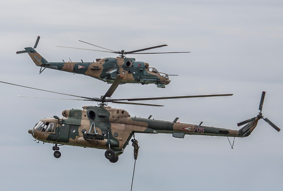 Madžarska helikopterja Mi-8/17 in Mi-24